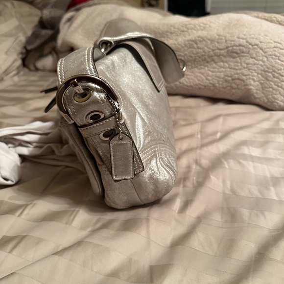 Rare silver leather buckle coach shoulder bag - Picture 12 of 14